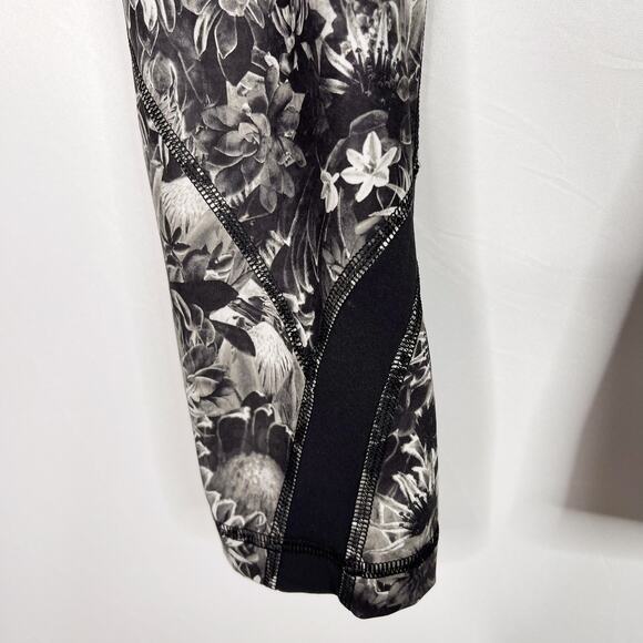 Lululemon Womens 8 Black White Run Inspire Crop II All Luxtreme Flowabunga - Picture 5 of 9